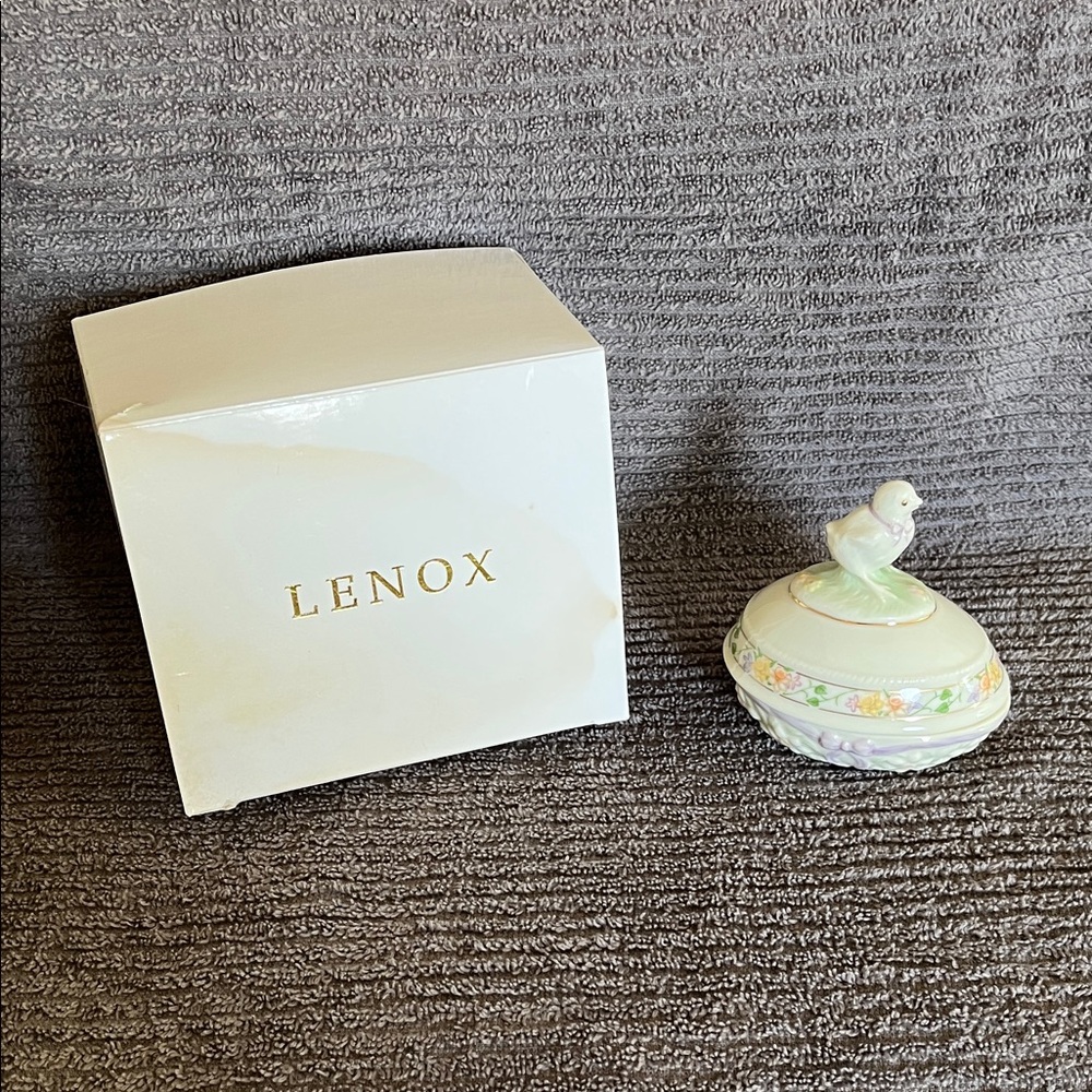 Lenox Porcelain “The Chick Easter Egg” Trinket Box in White and Green